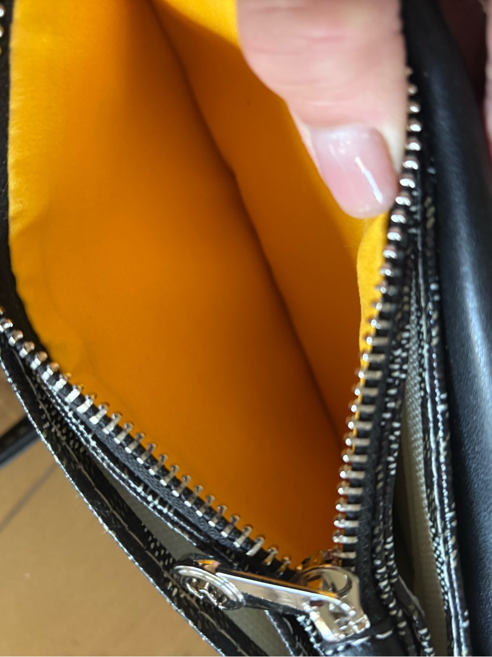 Crossbody bag - Picture 6 of 11